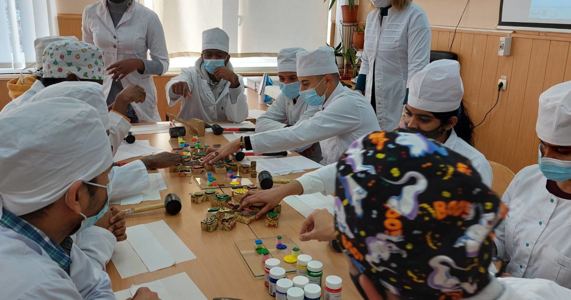 STUDENTS’ LEISURE: MASTER CLASS ON MAKING “VYBIIKA (STAMPING)”