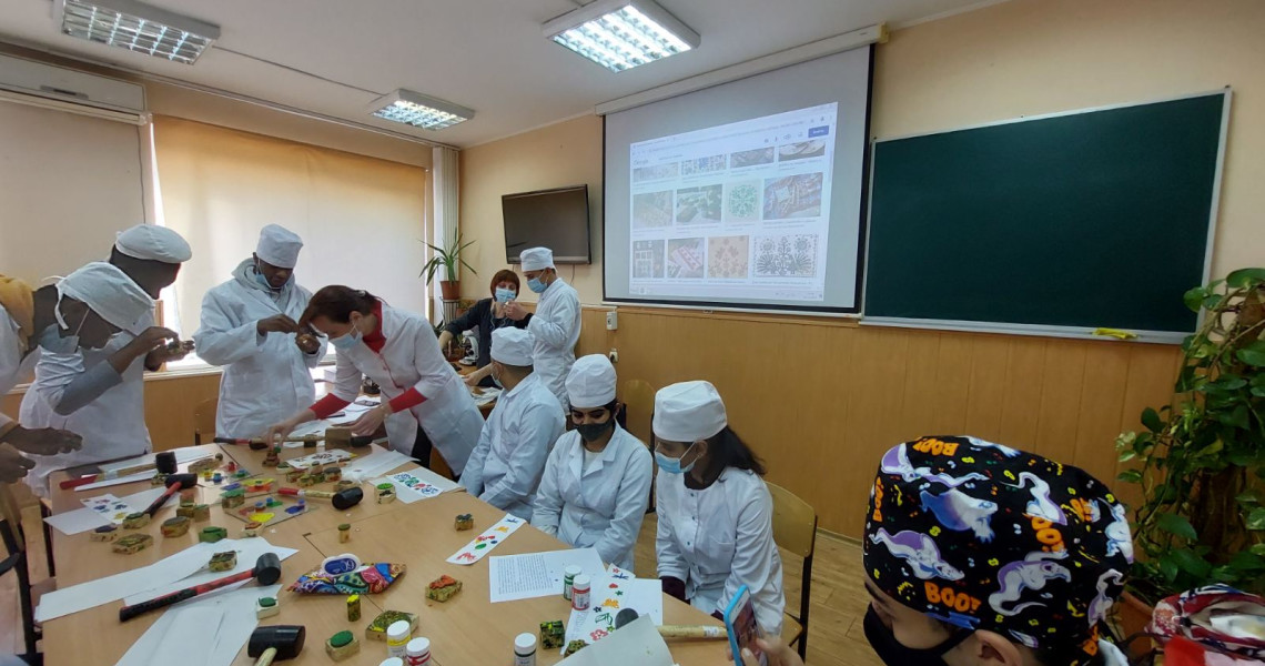 STUDENTS’ LEISURE: MASTER CLASS ON MAKING “VYBIIKA (STAMPING)”