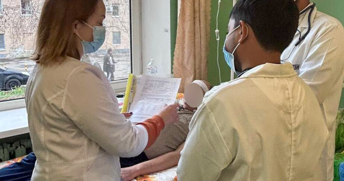 Photo of the Day: Practical Training at the Patient’s Bedside