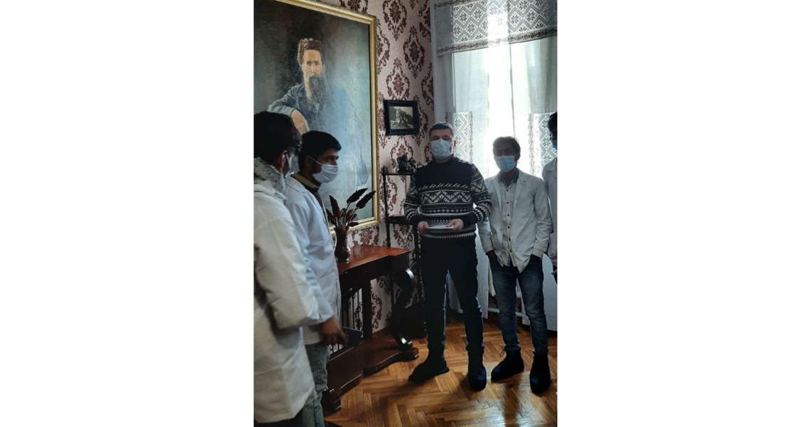 THE INTERNATIONAL FACULTY OF PSMU SHARED SELFIE FROM MUSEUMS