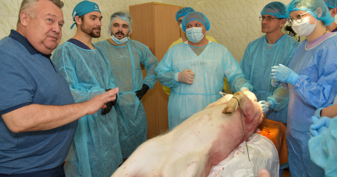 Training sessions from experienced U.S. military surgeons for Ukrainian surgeons has reached its final stage: summarizing the results