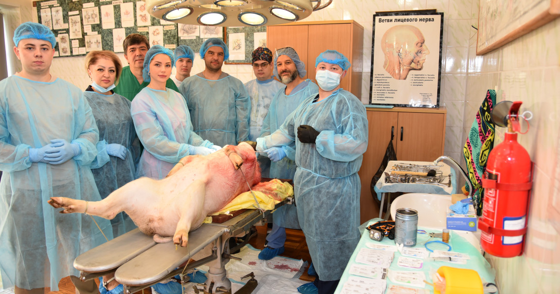 Training sessions from experienced U.S. military surgeons for Ukrainian surgeons has reached its final stage: summarizing the results