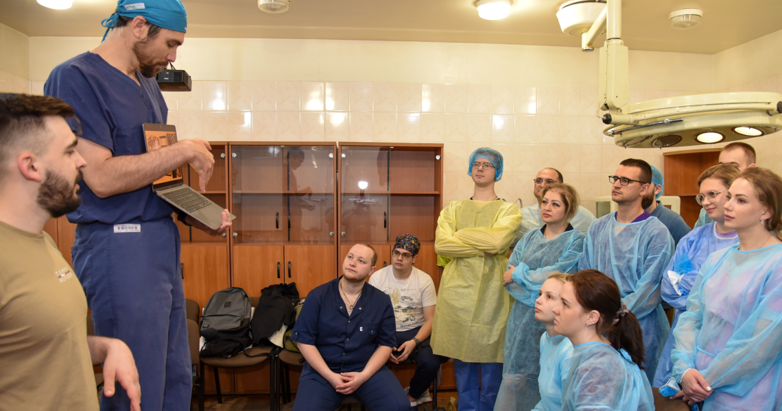 Training sessions from experienced U.S. military surgeons for Ukrainian surgeons has reached its final stage: summarizing the results