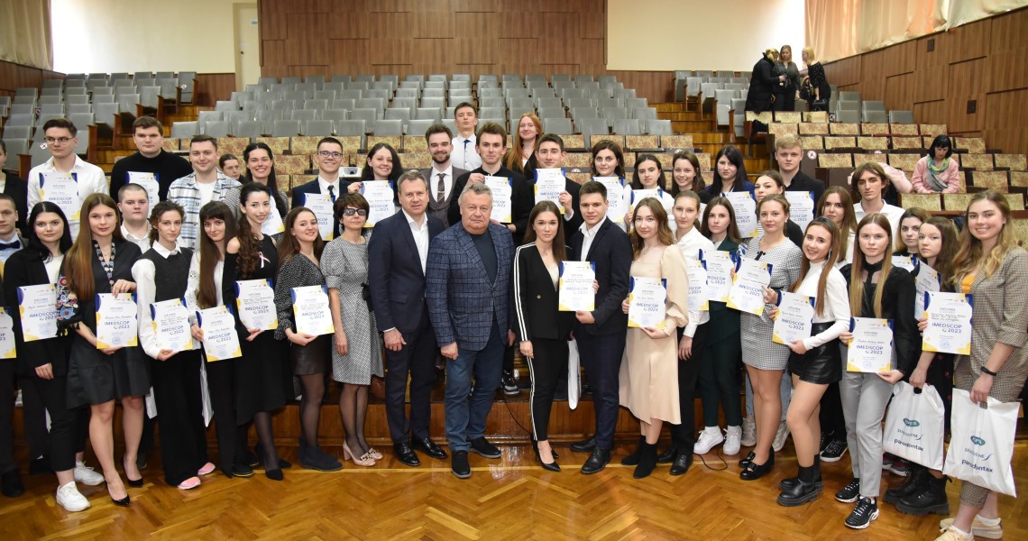THE CELEBRATION OF THE STUDENTS' FIRST STEPS INTO THE GREAT SCIENCE: THE UNIVERSITY IS PROUD