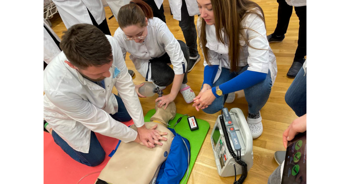 Tactics in circulatory and respiratory arrest: students are practicing