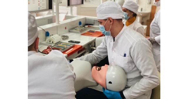 UNIQUE TRAINING IN THE PHANTOM CLASS AT THE DEPARTMENT OF THERAPEUTIC DENTISTRY